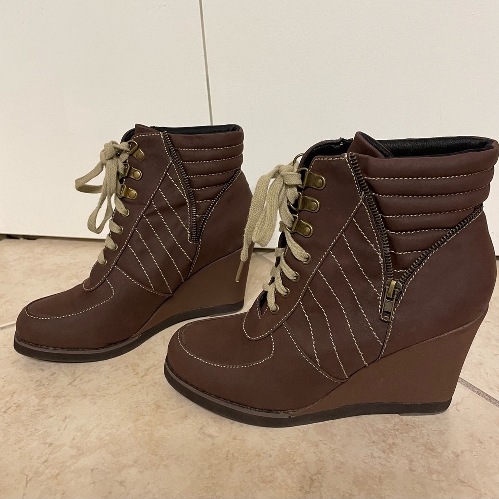 Dolce by MojoMoxie LaceUp Wedge Bootie, Brown 10M, with Zipper Accents